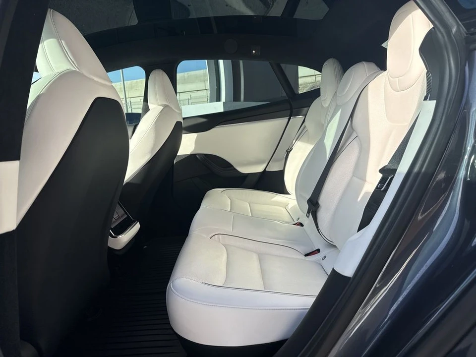 2022 Tesla Model S Plaid - Image 16 of 21