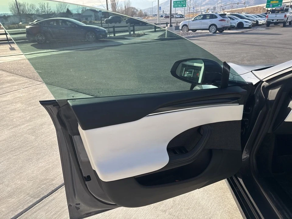 2022 Tesla Model S Plaid - Image 11 of 21