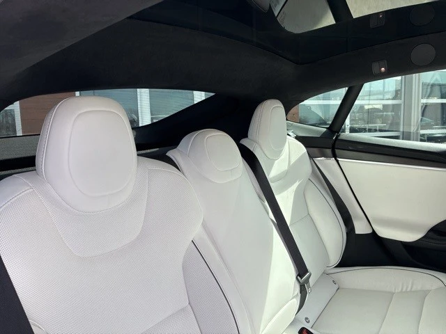 2022 Tesla Model S Plaid - Image 17 of 21