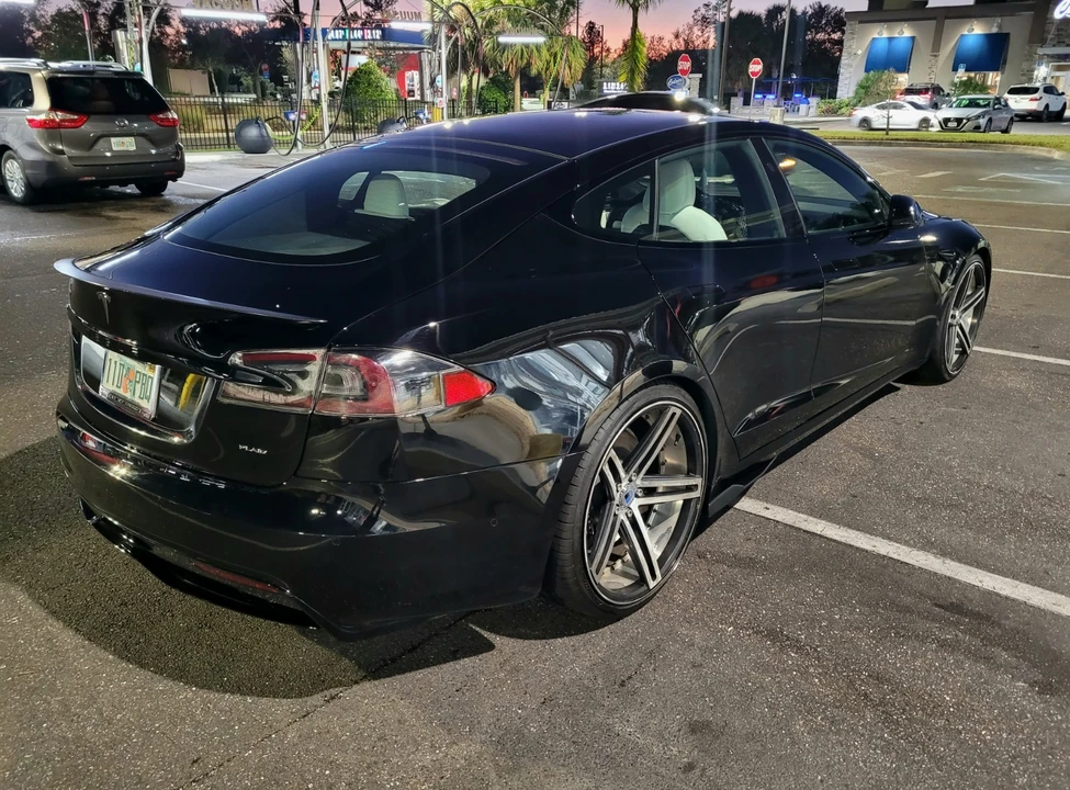 2022 Tesla Model S Plaid - Image 15 of 20
