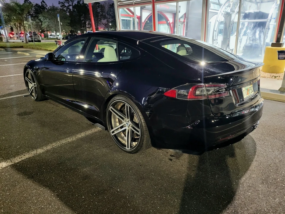 2022 Tesla Model S Plaid - Image 14 of 20