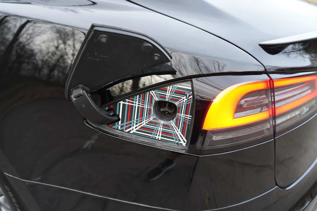 2022 Tesla Model S Plaid - Image 18 of 31