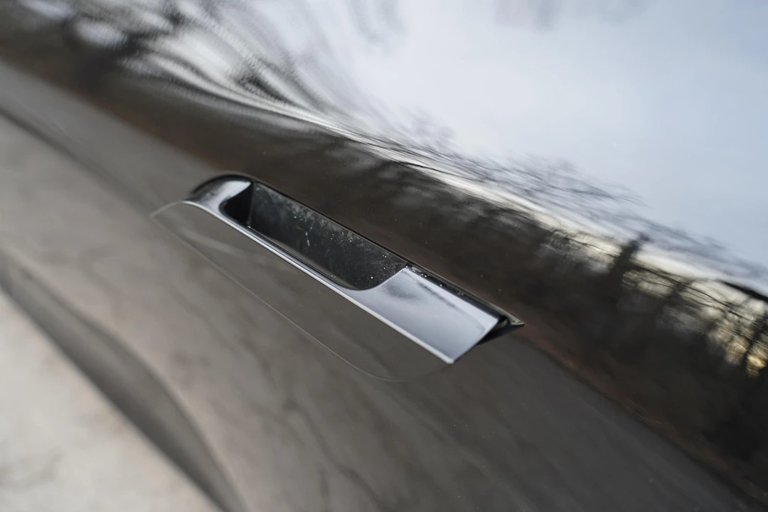 2022 Tesla Model S Plaid - Image 16 of 31