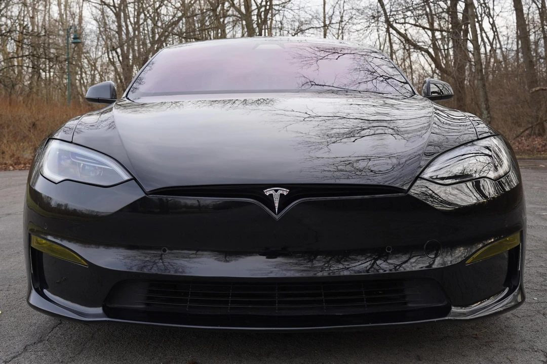 2022 Tesla Model S Plaid - Image 2 of 31