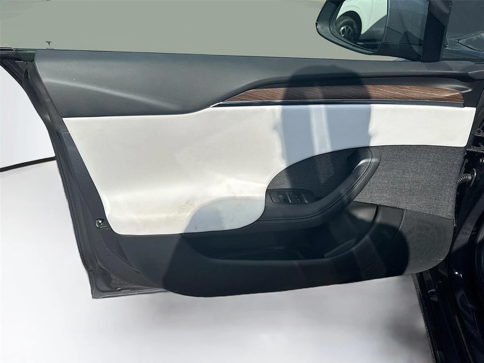 2022 Tesla Model S Plaid - Image 14 of 17