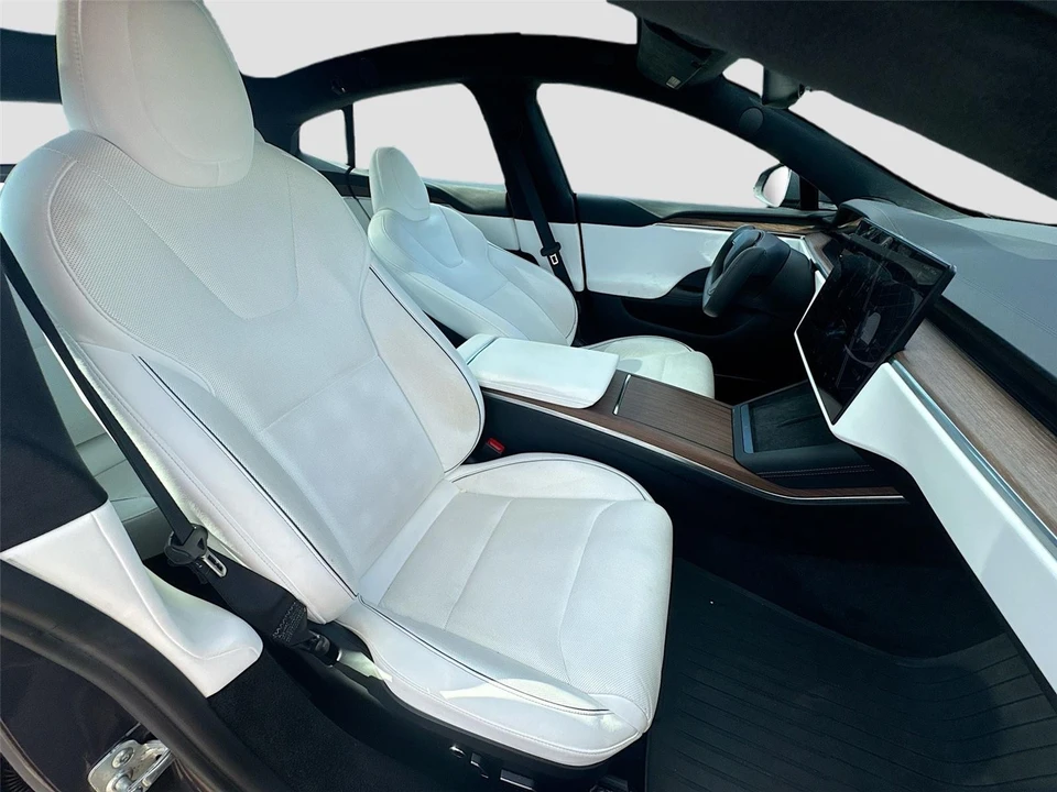 2022 Tesla Model S Plaid - Image 10 of 17