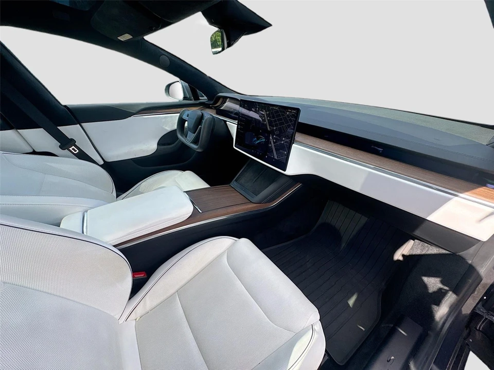 2022 Tesla Model S Plaid - Image 11 of 17
