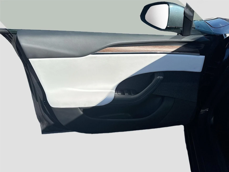2022 Tesla Model S Plaid - Image 17 of 21
