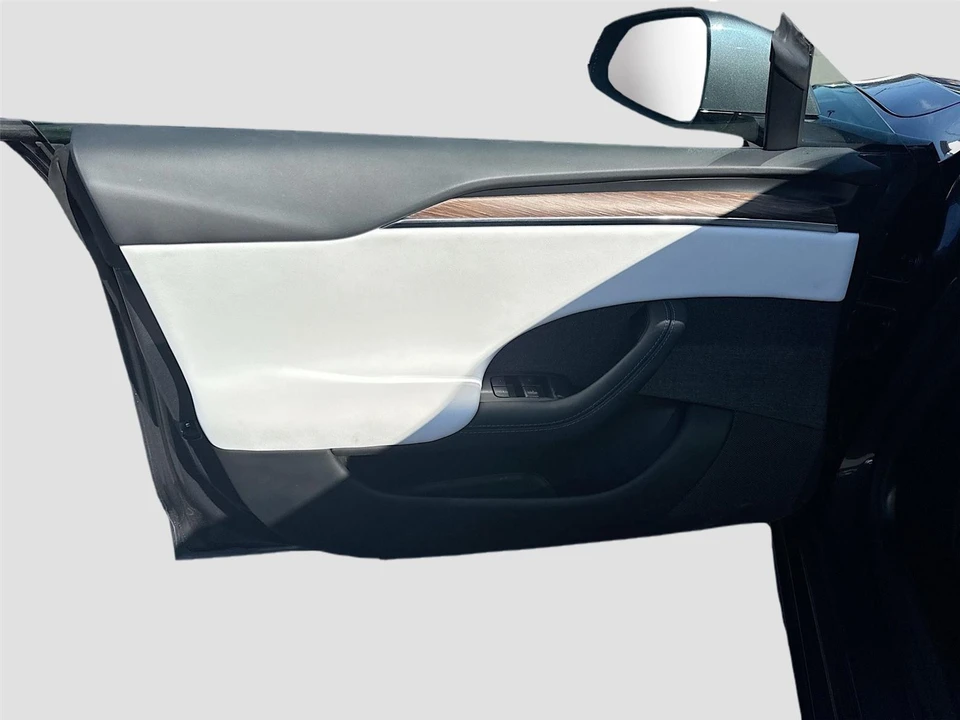 2022 Tesla Model S Plaid - Image 17 of 21