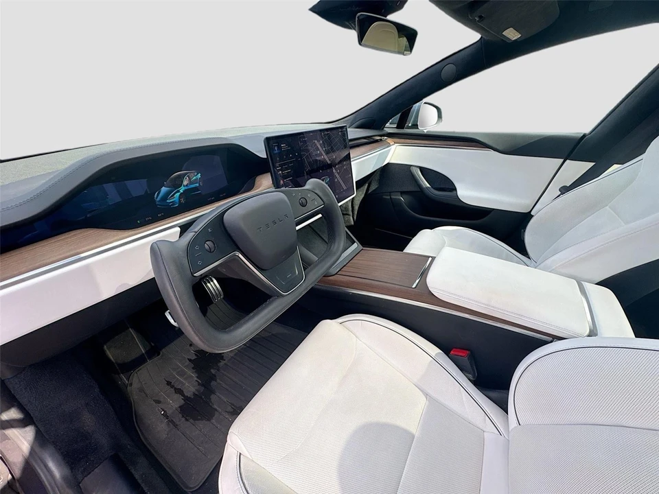2022 Tesla Model S Plaid - Image 16 of 17