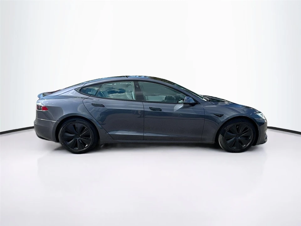 2022 Tesla Model S Plaid - Image 8 of 17