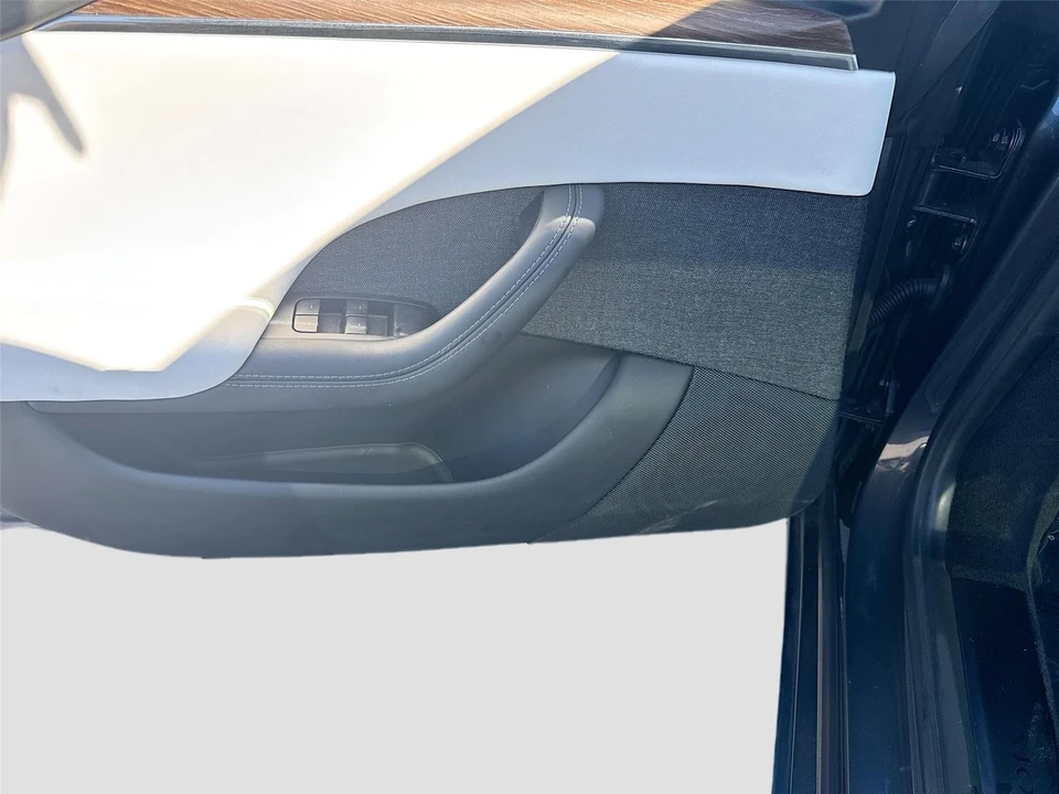 2022 Tesla Model S Plaid - Image 18 of 21