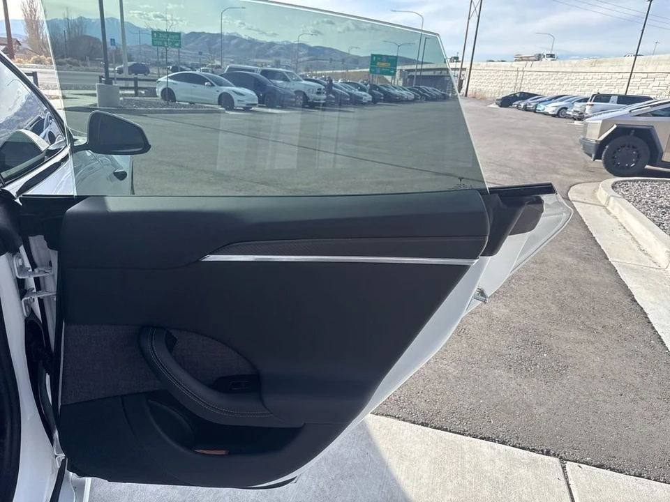 2022 Tesla Model S Plaid - Image 18 of 21