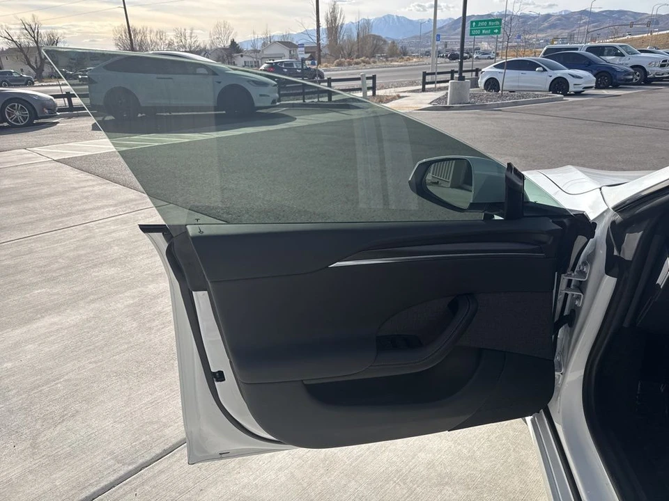 2022 Tesla Model S Plaid - Image 11 of 21