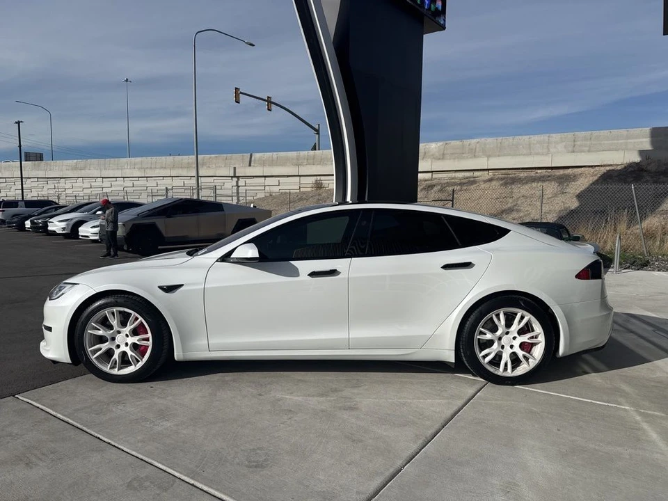2022 Tesla Model S Plaid - Image 5 of 21