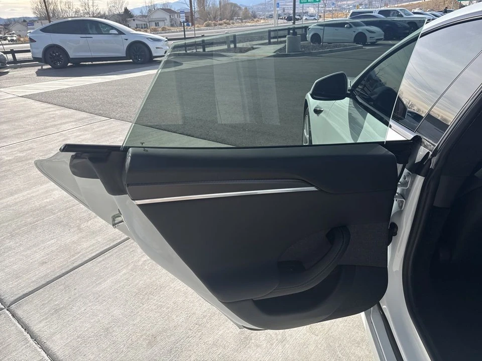 2022 Tesla Model S Plaid - Image 14 of 21