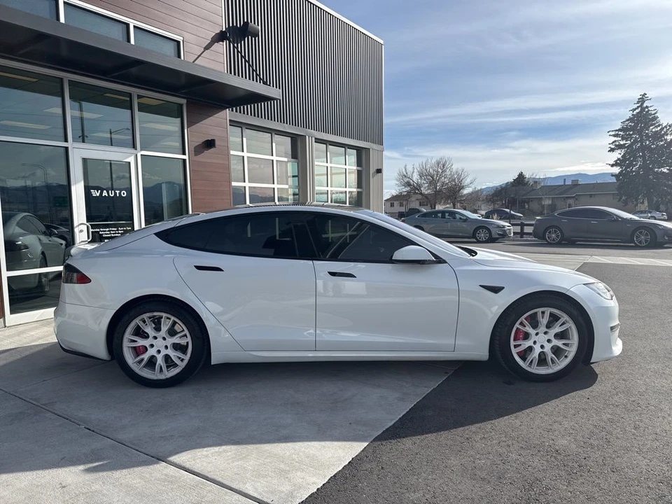2022 Tesla Model S Plaid - Image 9 of 21