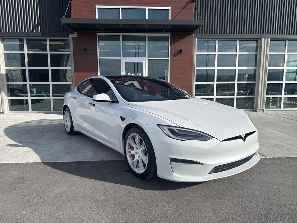 2022 Tesla Model S Plaid - Image 2 of 21