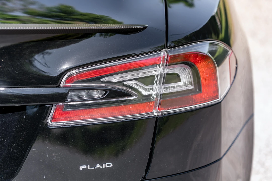 2022 Tesla Model S Plaid - Image 27 of 31