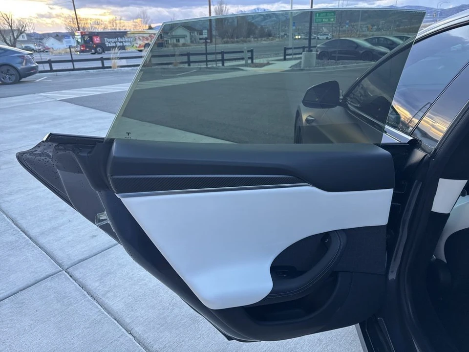 2022 Tesla Model S Plaid - Image 14 of 21