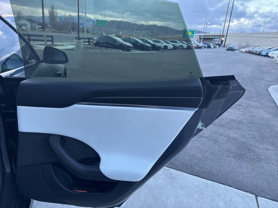 2022 Tesla Model S Plaid - Image 18 of 21
