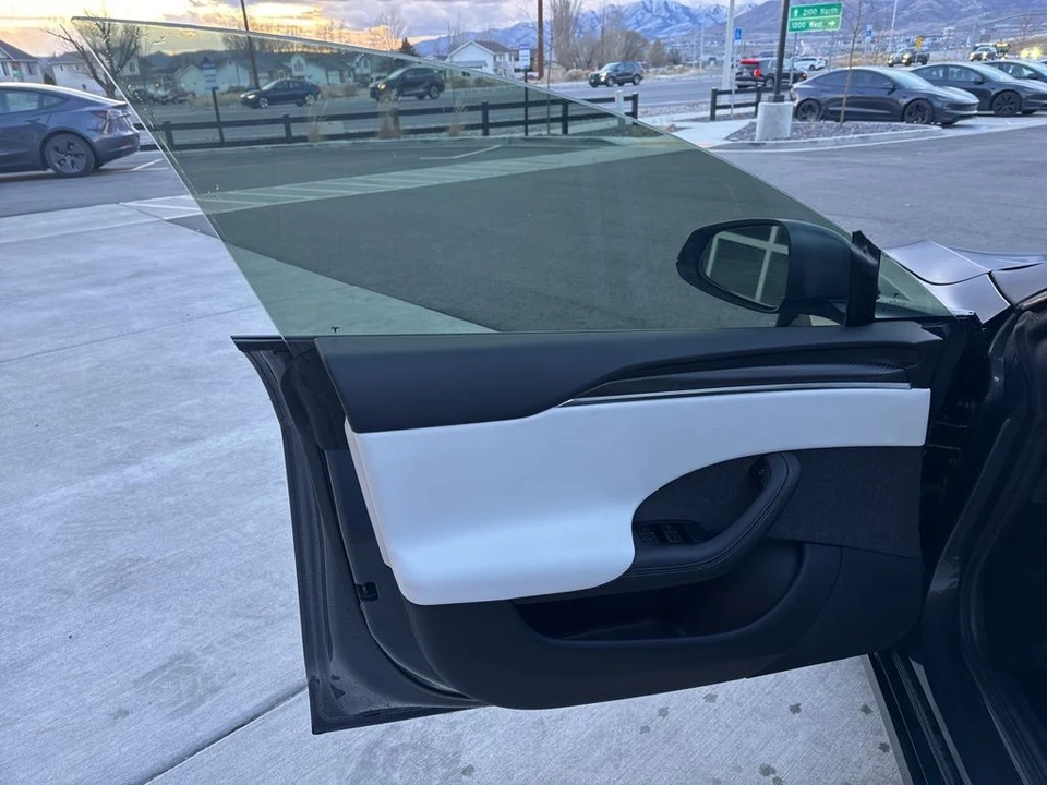2022 Tesla Model S Plaid - Image 11 of 21