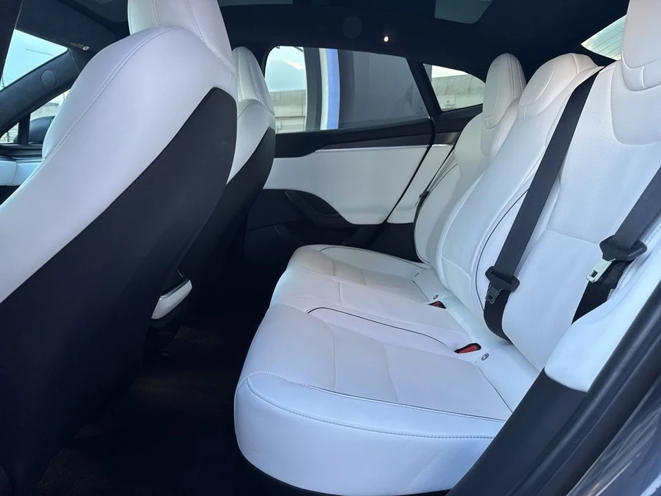 2022 Tesla Model S Plaid - Image 16 of 21