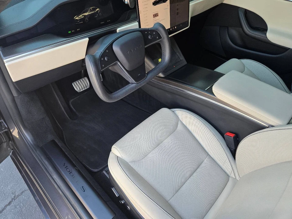 2022 Tesla Model S Plaid - Image 15 of 21