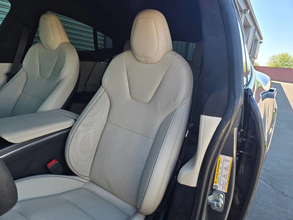 2022 Tesla Model S Plaid - Image 16 of 21