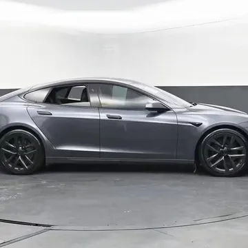 2022 Tesla Model S Plaid