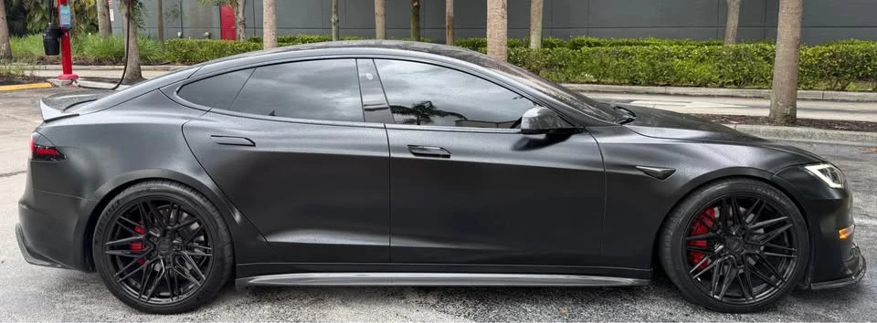 2022 Tesla Model S Plaid - Image 10 of 11