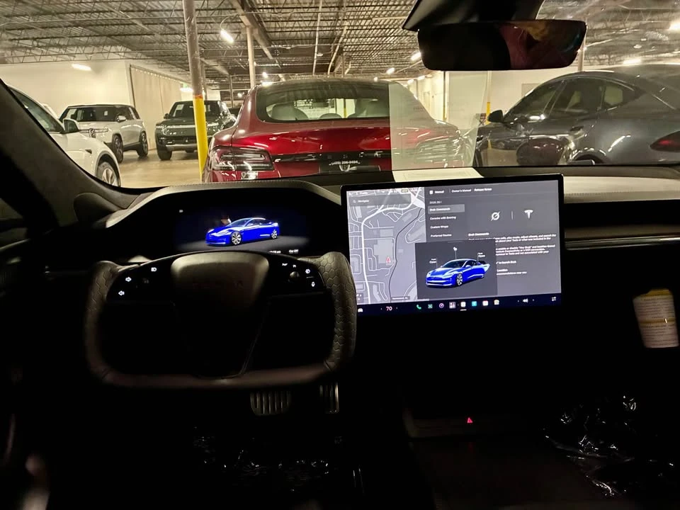 2022 Tesla Model S Plaid - Image 9 of 10