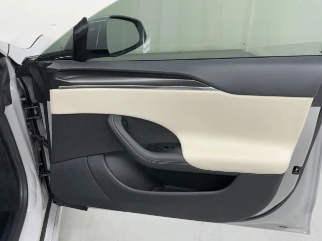 2022 Tesla Model S Plaid - Image 17 of 21