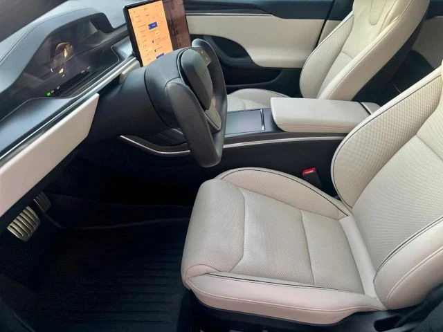 2022 Tesla Model S Plaid - Image 10 of 13