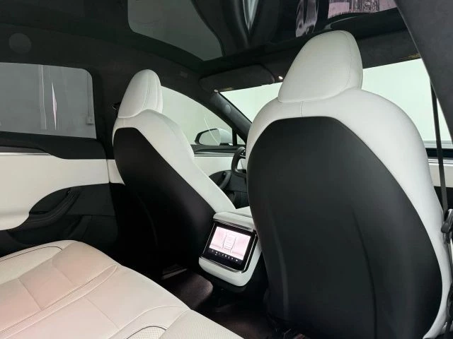 2022 Tesla Model S Plaid - Image 15 of 21