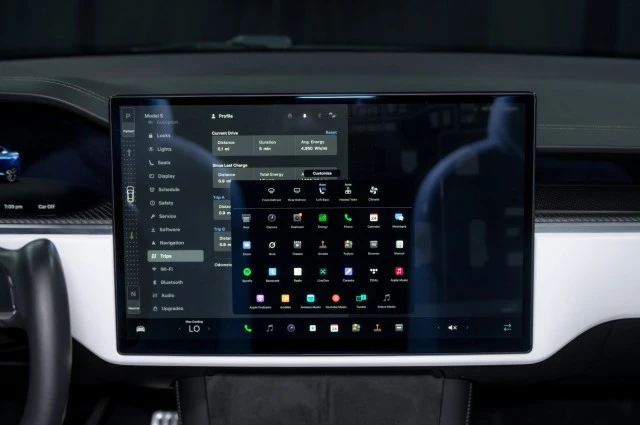 2022 Tesla Model S Plaid - Image 17 of 20