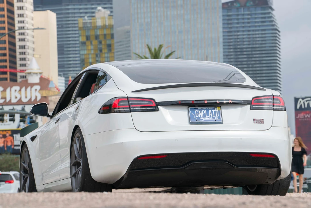 2022 Tesla Model S Plaid - Image 25 of 31