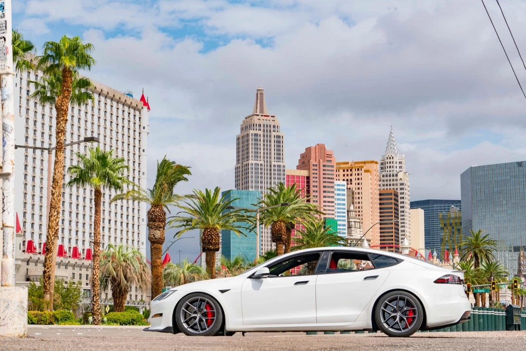 2022 Tesla Model S Plaid - Image 27 of 31