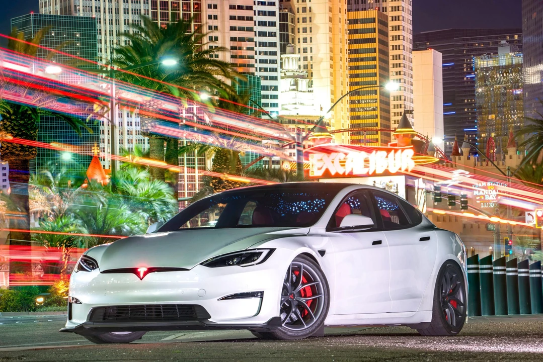 2022 Tesla Model S Plaid - Image 3 of 31