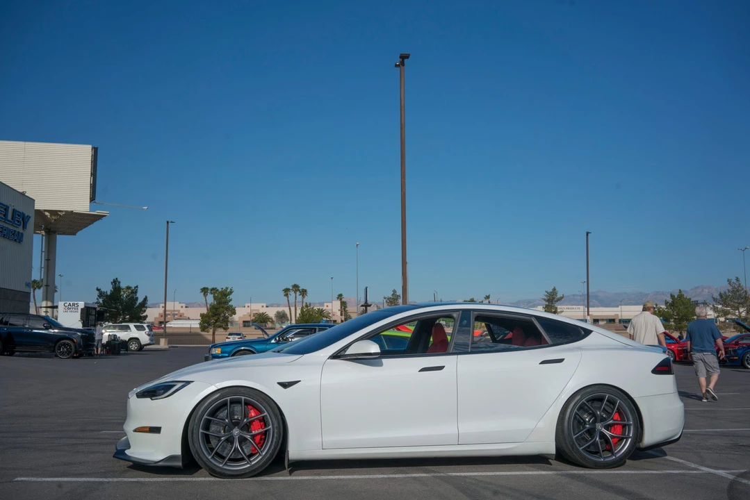 2022 Tesla Model S Plaid - Image 29 of 31