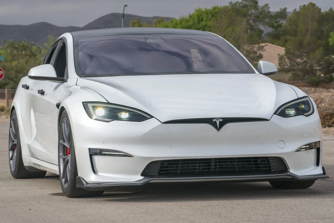2022 Tesla Model S Plaid - Image 9 of 31