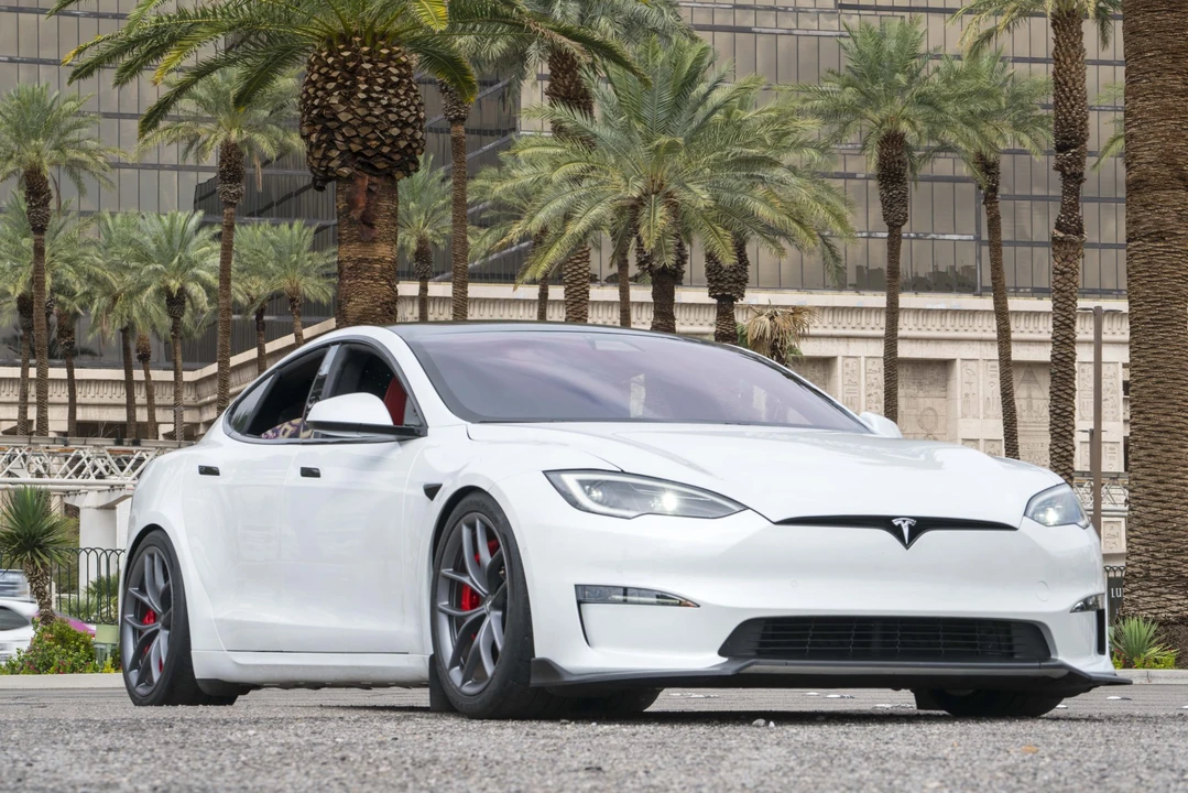 2022 Tesla Model S Plaid - Image 16 of 31