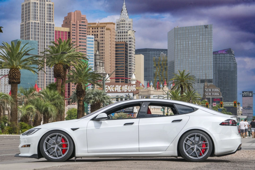 2022 Tesla Model S Plaid - Image 26 of 31
