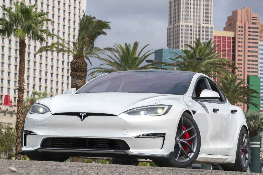 2022 Tesla Model S Plaid - Image 2 of 31