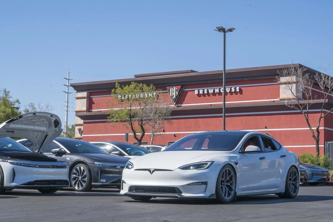 2022 Tesla Model S Plaid - Image 4 of 31