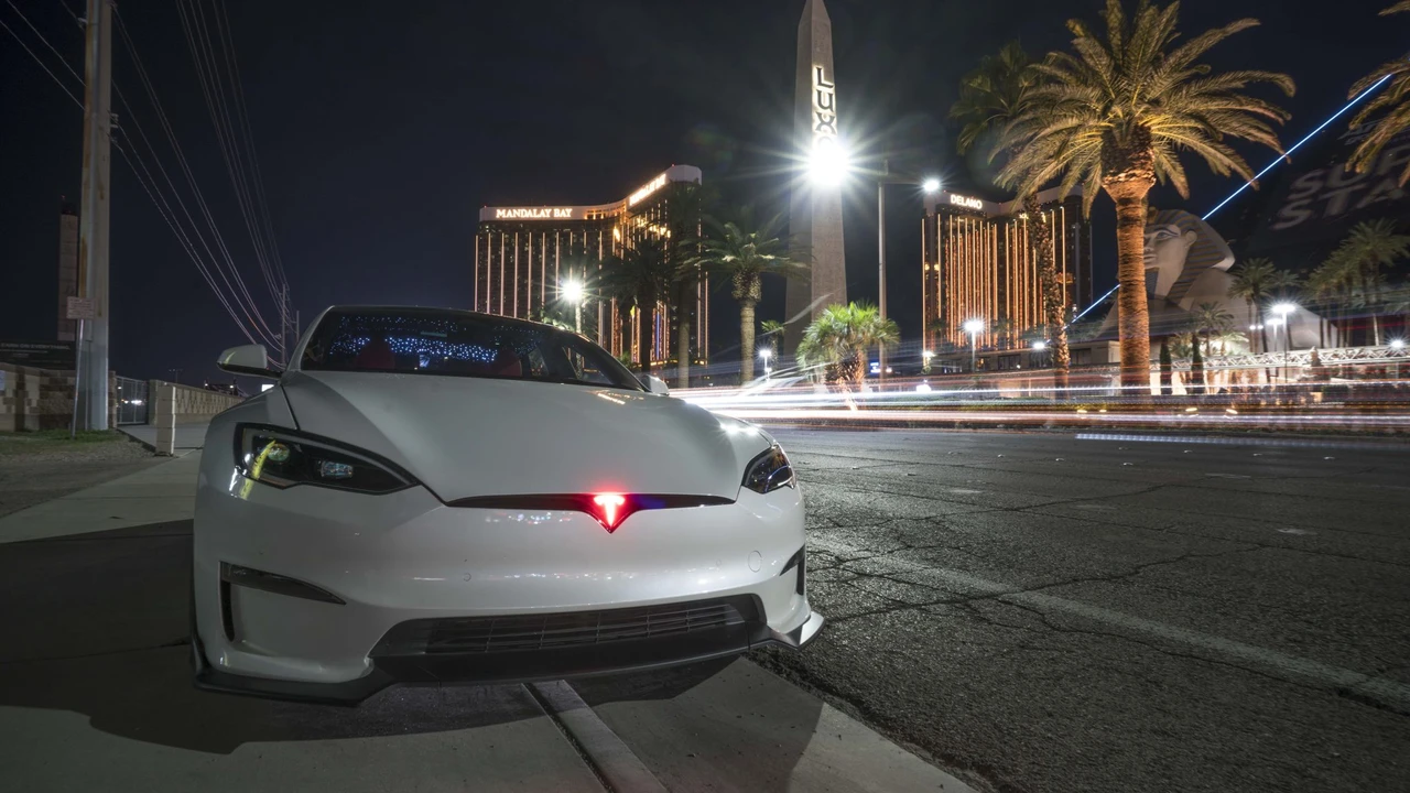 2022 Tesla Model S Plaid - Image 13 of 31