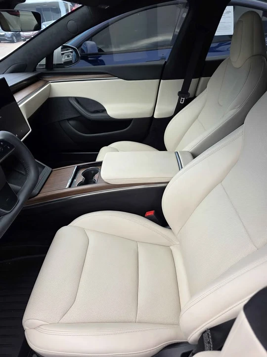 2022 Tesla Model S - Image 9 of 10