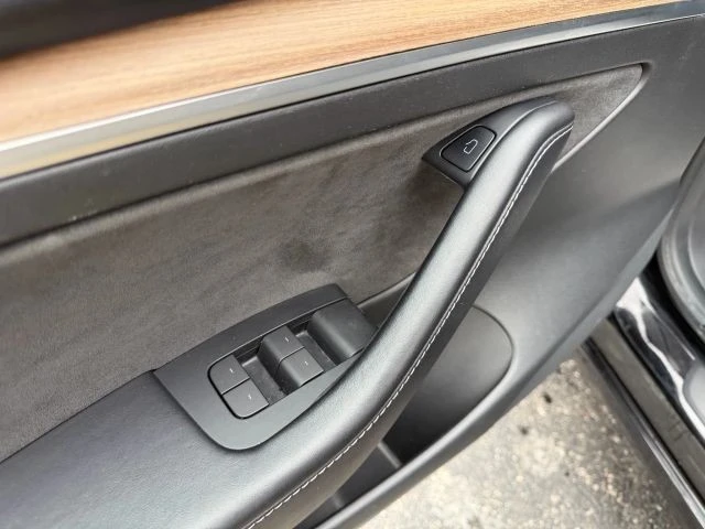 2022 Tesla Model S - Image 10 of 21