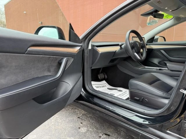 2022 Tesla Model S - Image 9 of 21
