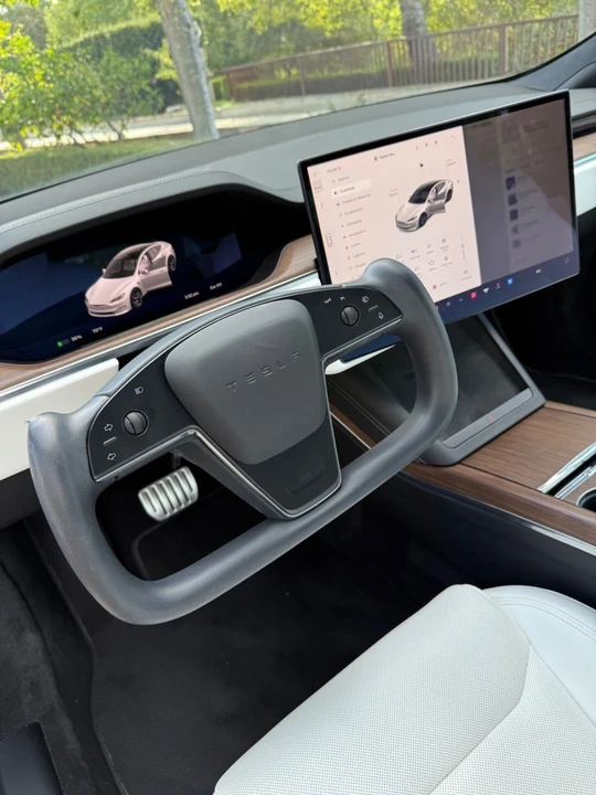 2022 Tesla Model S - Image 12 of 15
